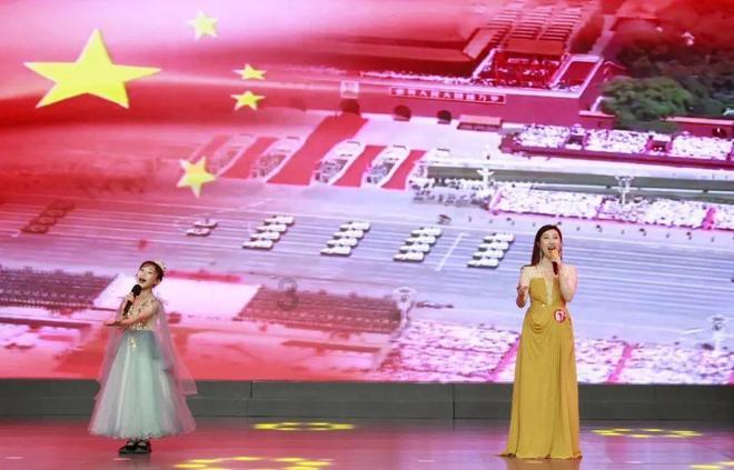 张馨予在东北雪地展现美丽“狐狸”形象,美艳动人!